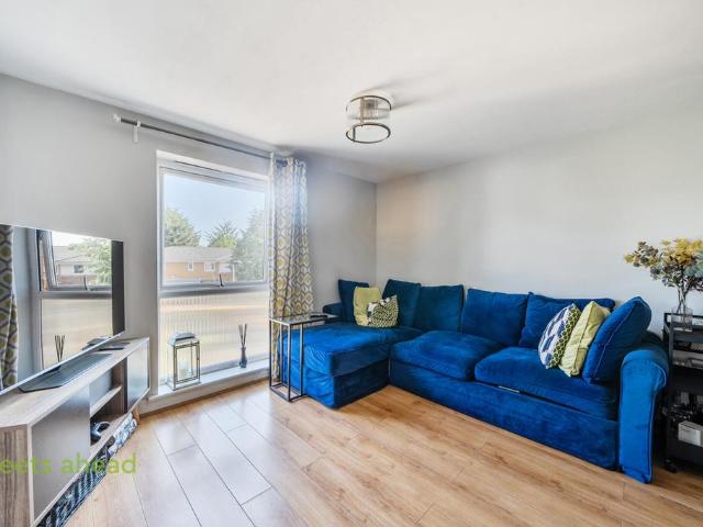 Flat for sale in London Borough of Croydon, Greater London