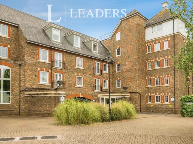 Flat for sale in Brook Street, Bourne Vale