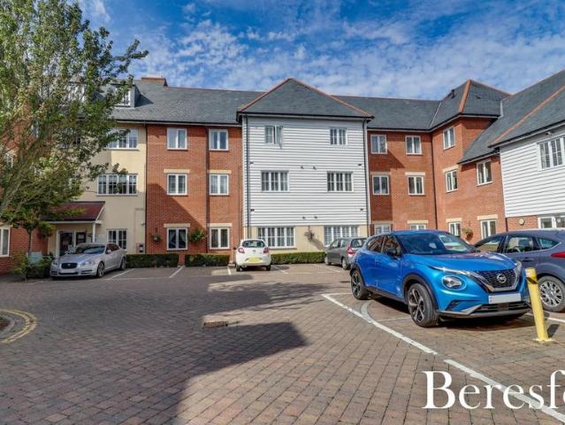 Flat for sale in Navestock Side, Essex
