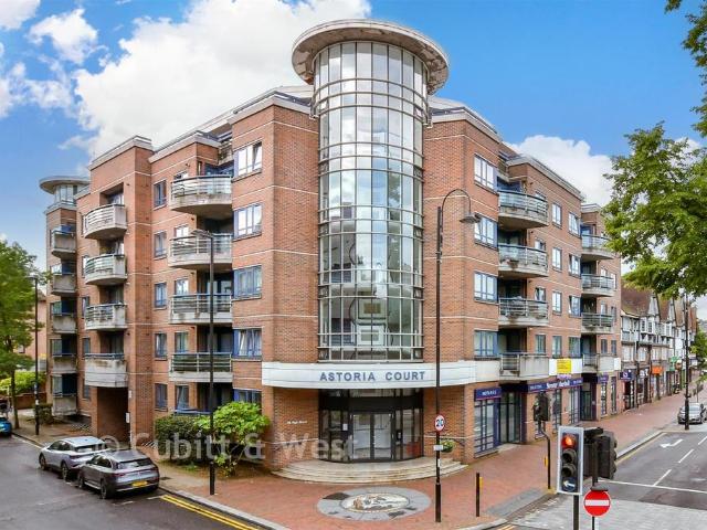 Flat for sale in London Borough of Croydon, Purley
