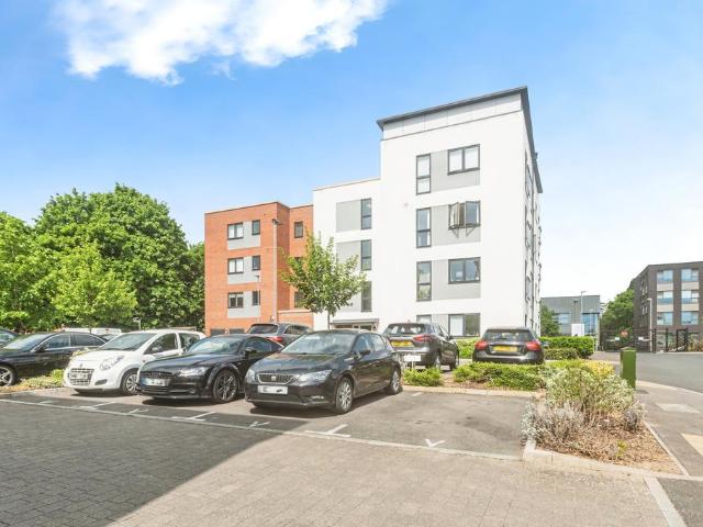 Flat for sale in Reading