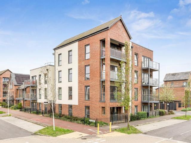 Flat for sale in Monkston Park, Milton Keynes