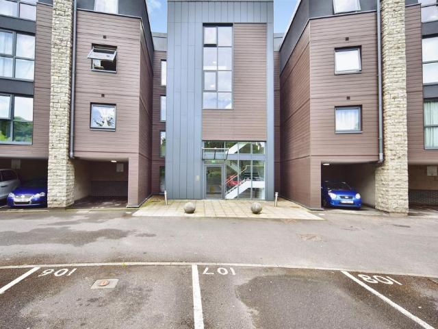 Flat for sale in Midway, Kent