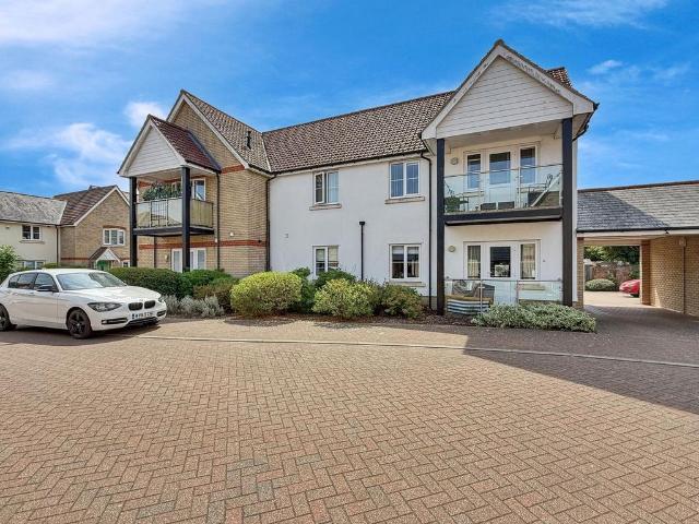 Flat for sale in Chipping Hill, Essex