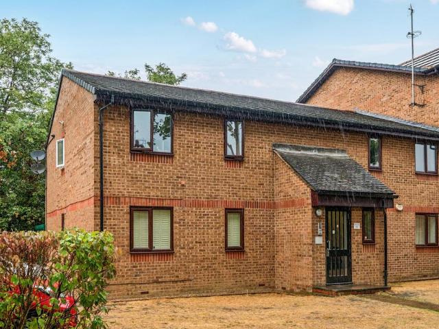Flat for sale in Royal Borough of Greenwich, Greater London