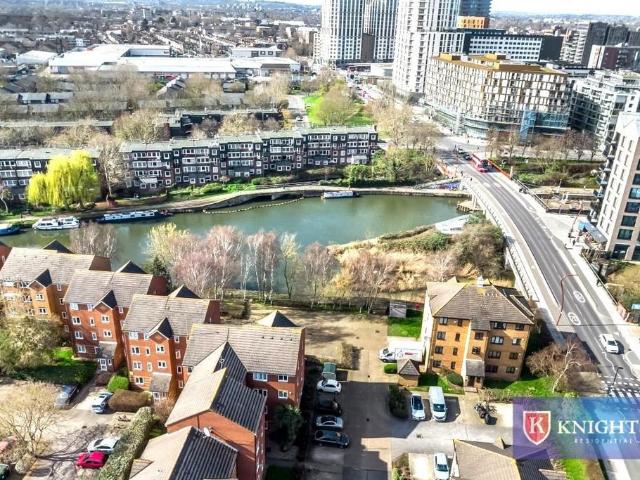 Flat for sale in Tottenham Hale, Greater London