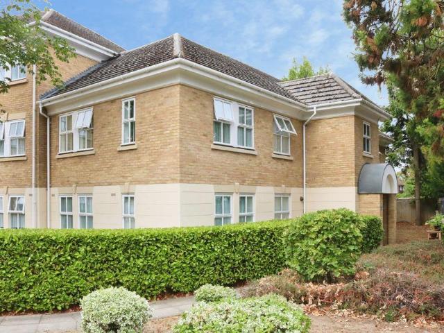Flat for sale in Slough