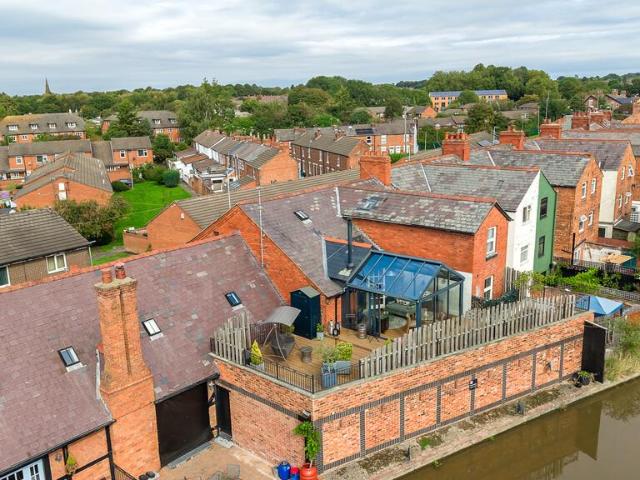 Flat for sale in Hoole, Chester