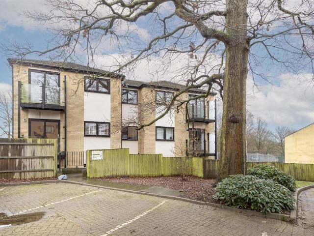 Flat for sale in St Albans, Five Acres