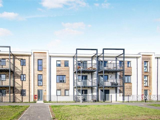 Flat for sale in Highwoods, Fordham Heath