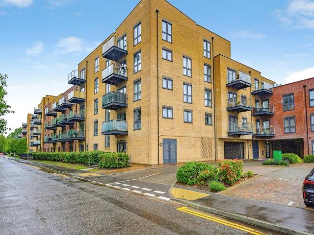 Flat for sale in Pouchen End, Hertfordshire