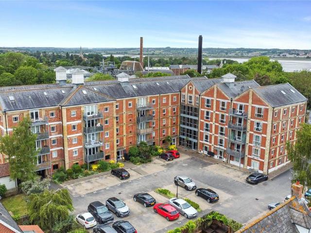 Flat for sale in Mistley, Dale Hill