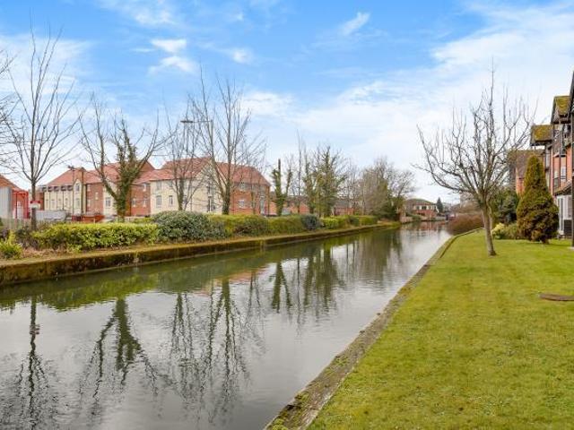 Flat for sale in Enborne, West Berkshire