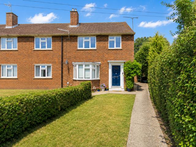 Flat for sale in Five Acres, Hertfordshire