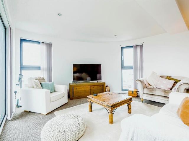 Flat for sale in Crockherbtown, Falcon Lodge