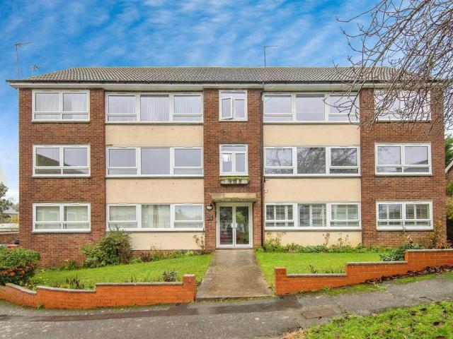 Flat for sale in Sudbury, Chelmondiston