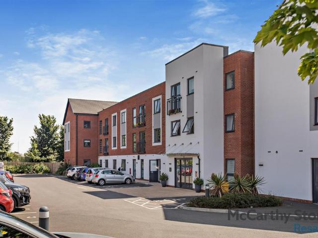 Flat for sale in Watergate, Devon