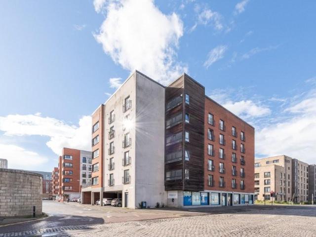 Flat for sale in Leith Links, Leith