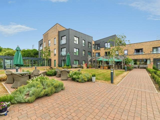 Flat for sale in Jubilee Industrial Centre, King's Walden