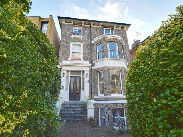 Flat for sale in London Borough of Lewisham, Blackheath