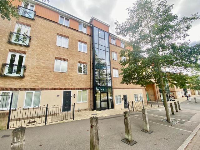 Flat for sale in Hampton Vale, Peterborough