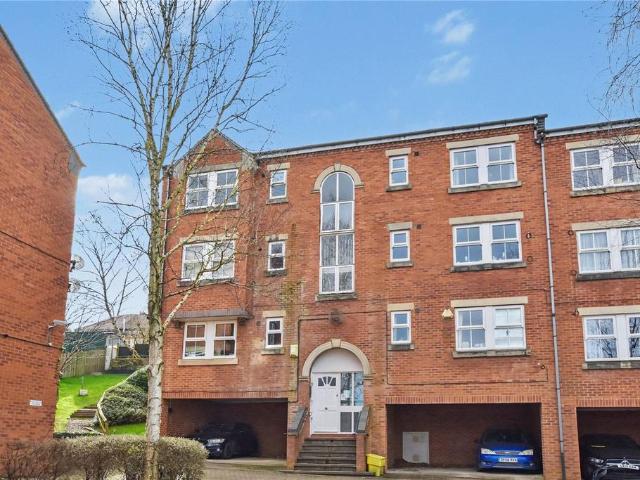 Flat for sale in Kirkstall, West Yorkshire