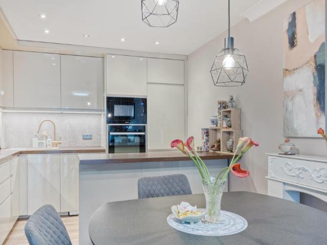 Flat for sale in Rosehill, Greater London