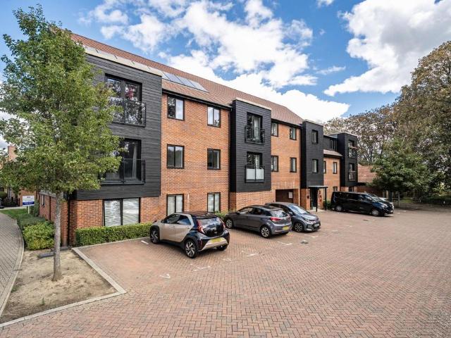 Flat for sale in Leybourne Chase, Tonbridge and Malling