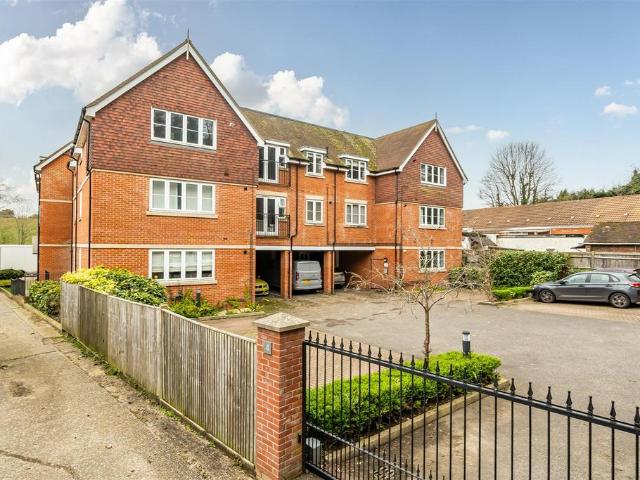 Flat for sale in Red Hill, Surrey