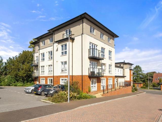 Flat for sale in Cross In Hand, East Sussex