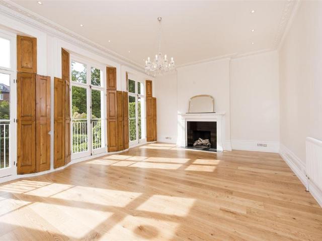 Flat for sale in Belsize Park, Greater London