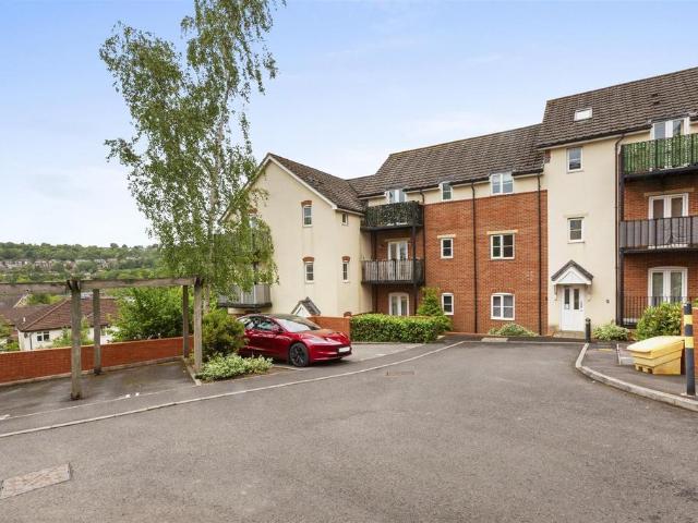 Flat for sale in Castlefield, Cressex