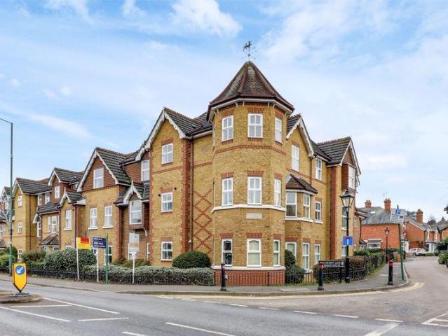 Flat for sale in Sunningdale, Windsor and Maidenhead