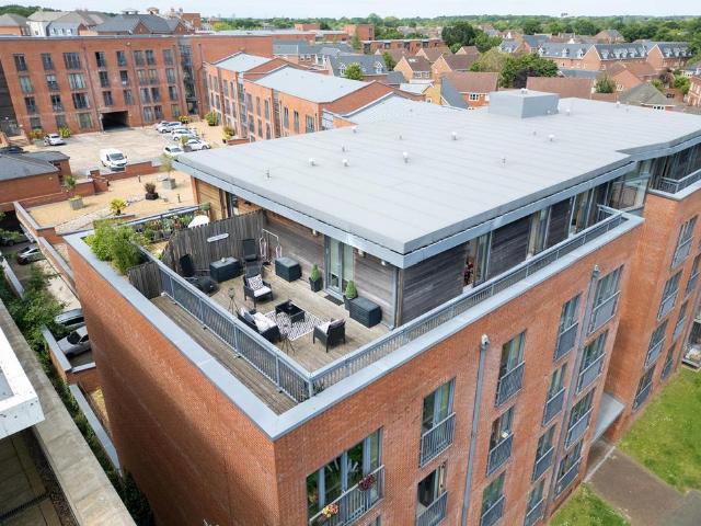 Flat for sale in Dickens Heath, Solihull