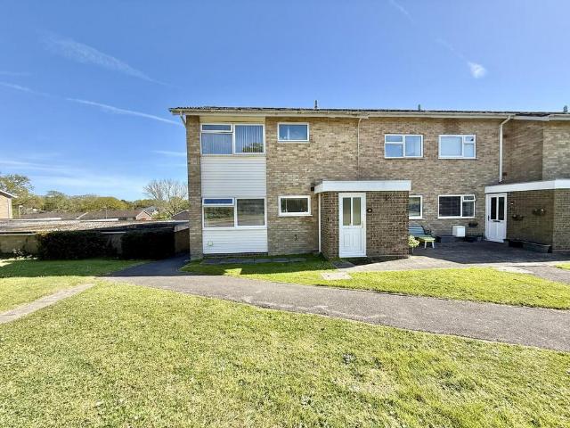 Flat for sale in Highcliffe