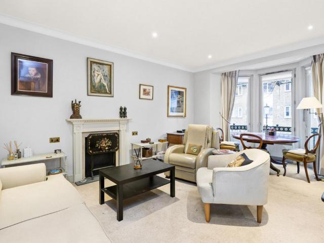 Flat for sale in Chelsea, Greater London