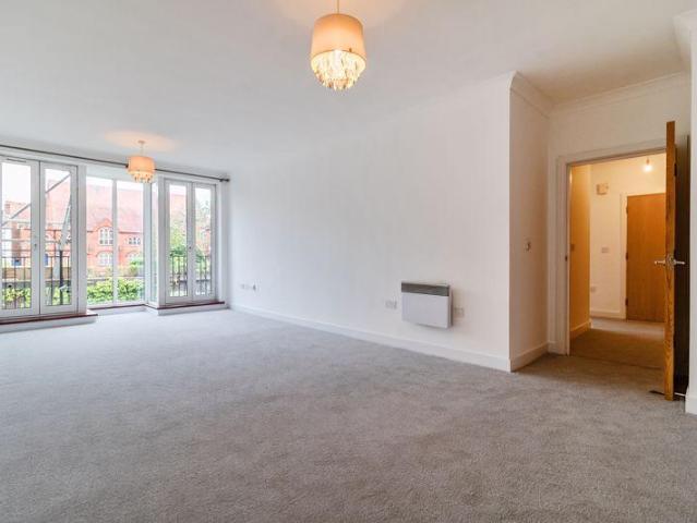 Flat for sale in St Albans, Five Acres