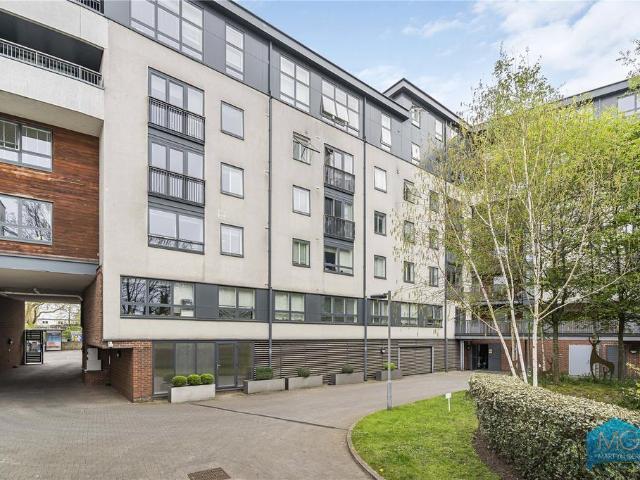 Flat for sale in Barnsbury, Greater London