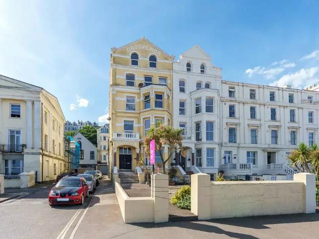 Flat for sale in Douglas, Scotland