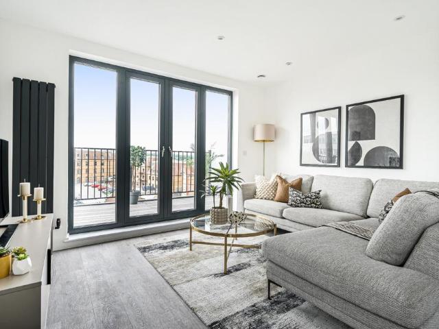Flat for sale in Midway, Kent
