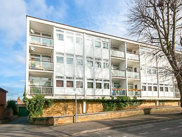 Flat for sale in Navestock Side, Essex