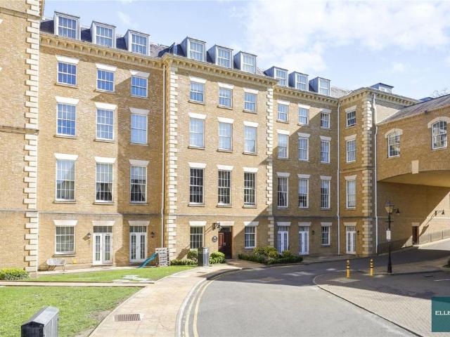 Flat for sale in Friern Barnet, Greater London