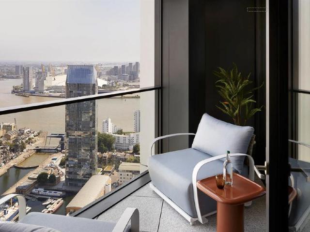 Flat for sale in Canary Wharf, Greater London