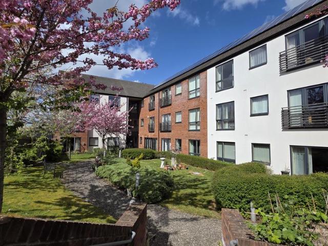 Flat for sale in Alderminster, Warwickshire