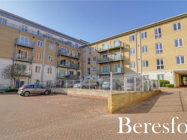 Flat for sale in Navestock Side, Essex