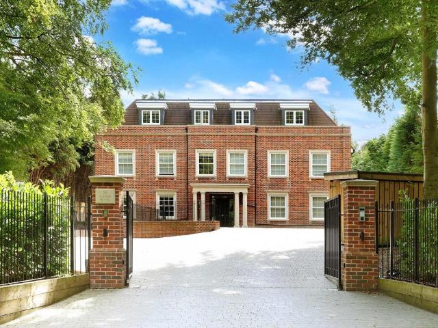 Flat for sale in Beaconsfield, Knotty Green