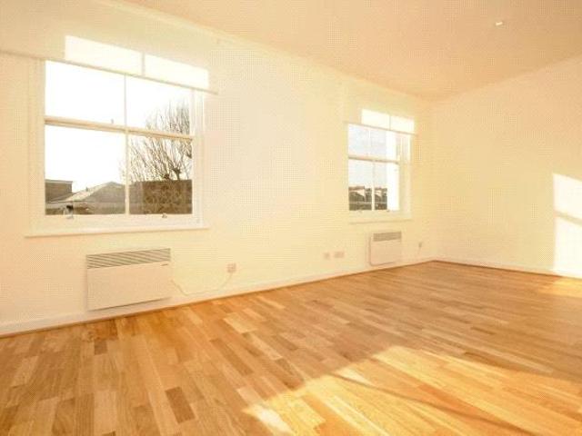 Flat for sale in Bayswater, Greater London