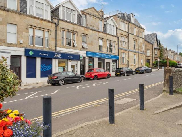 Flat for sale in Kilmacolm, Scotland