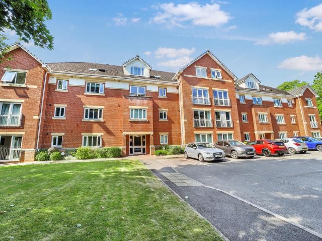 Flat for sale in Wargrave, Newton-le-willows