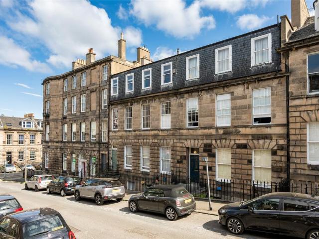 Flat for sale in Gayfield, Broughton
